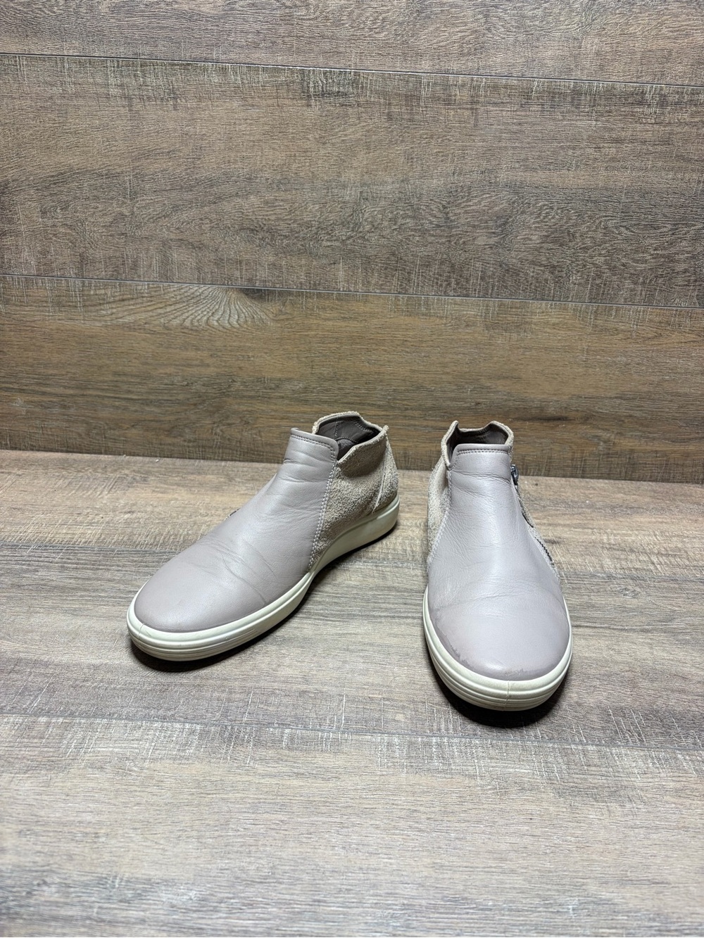 Ecco Women's Light Taupe Leather Ankle Booties